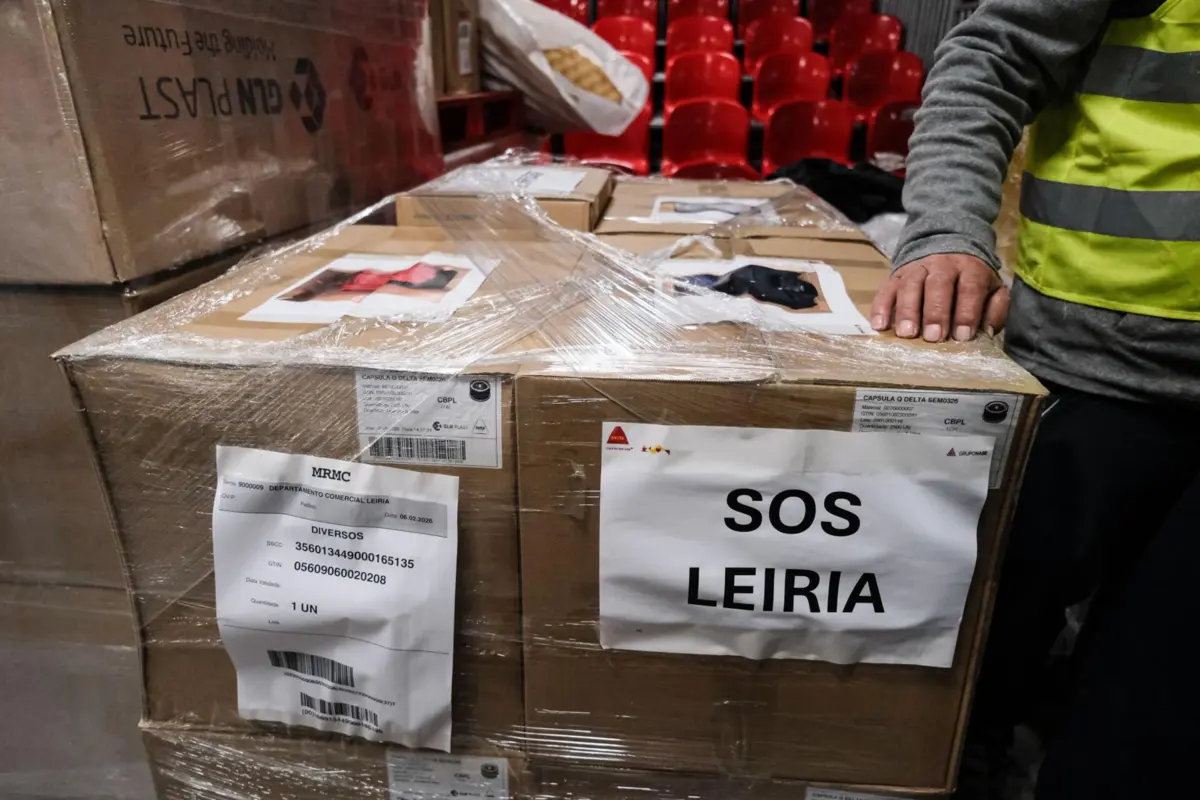 As populações afetadas pelas tempestades estão a ser apoiadas por empresas e associações