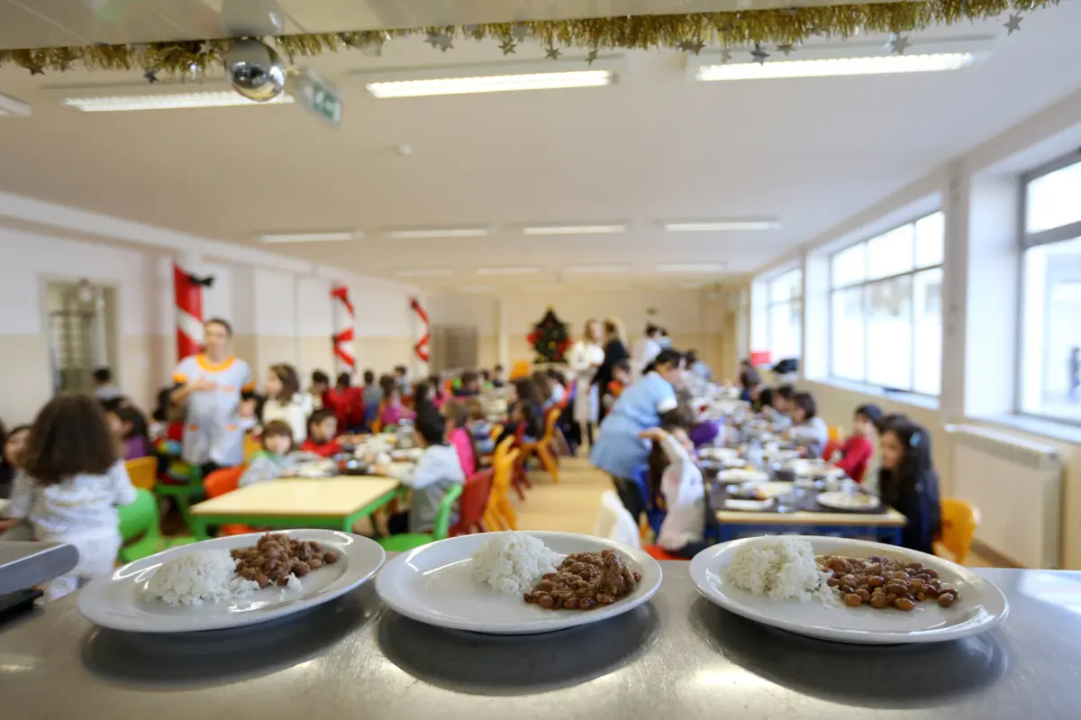 Quase todas as escolas têm bufete e 29,1% têm máquinas de venda automática