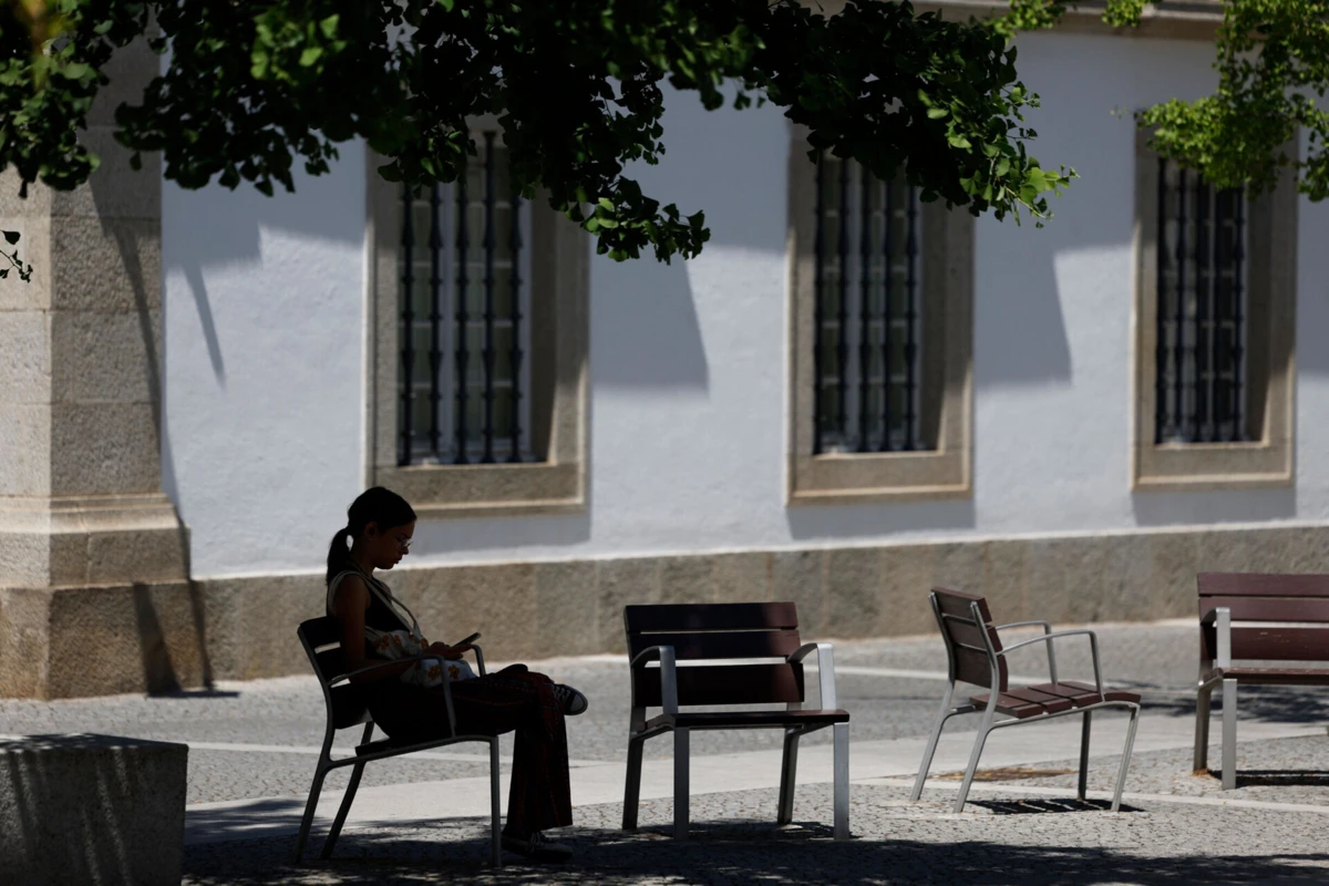 Devido à onda de calor que está a atingir o país, o IPMA colocou sete distritos do continente em aviso vermelho