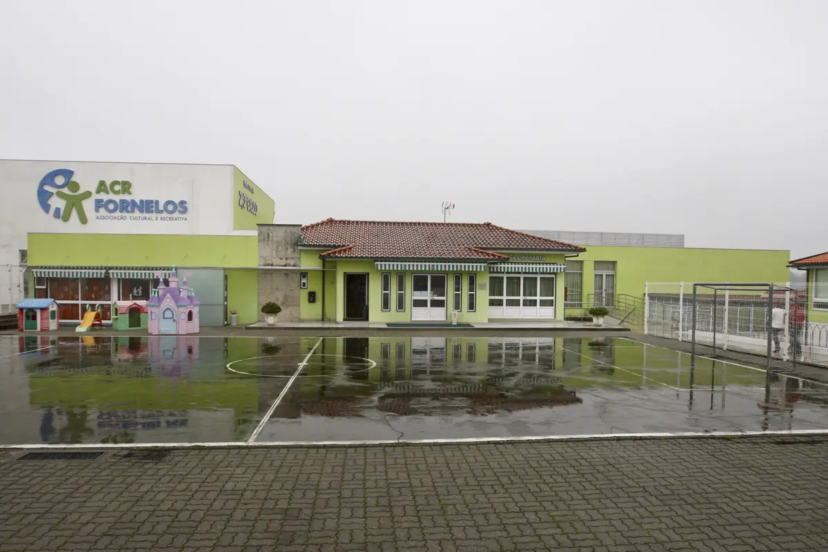 Imagem de contexto do artigo Professor de colégio em Fafe suspenso por "aproximação demasiado íntima" a alunas