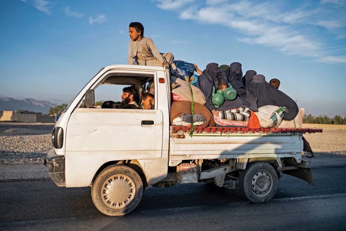 Paquistão fez ultimato aos afegãos que procuraram refúgio no país para regressarem ao Afeganistão