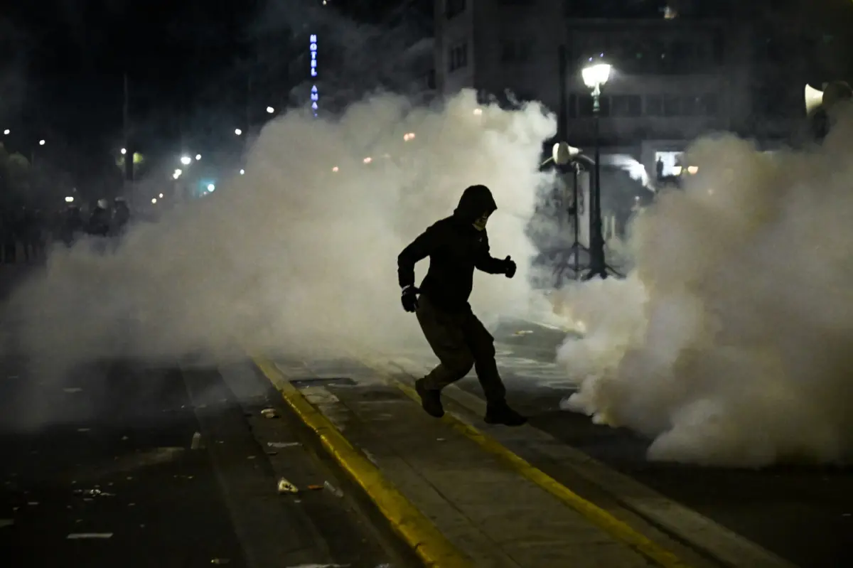 Imagem de contexto do artigo Protestos violentos na Grécia pedem responsabilidade política por desastre ferroviário
