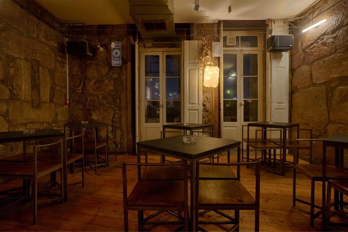 Pinguim Café, no Porto, abre as portas à poesia e a quem a quiser ouvir