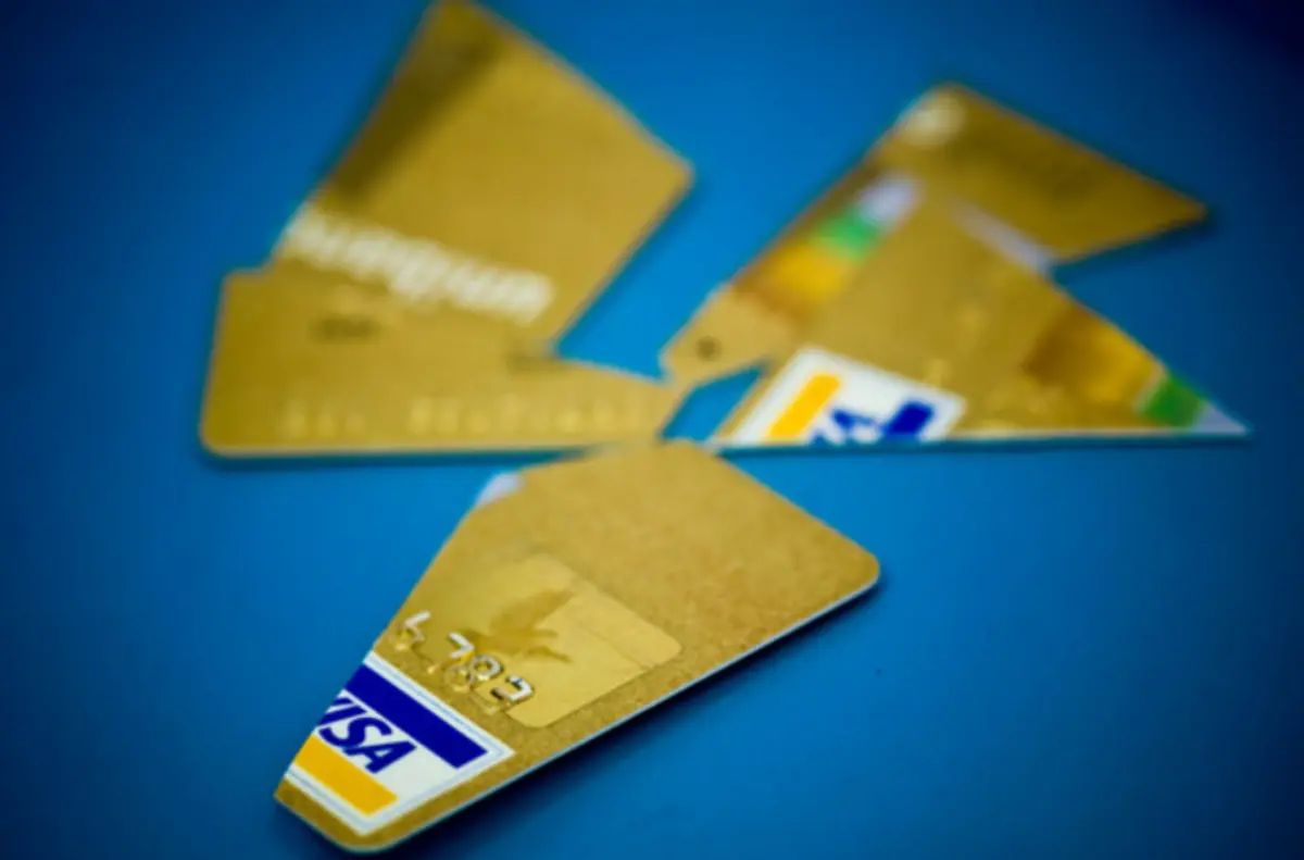 Os autores da campanha procuram convencer os destinatários de que a mensagem foi remetida pela entidade responsável pelo cartão de crédito, avisando para a necessidade de o utilizador ativar um novo sistema de segurança