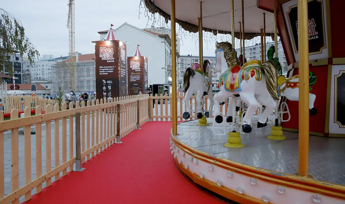 Haverá carrossel, comboio de Natal e pista de gelo