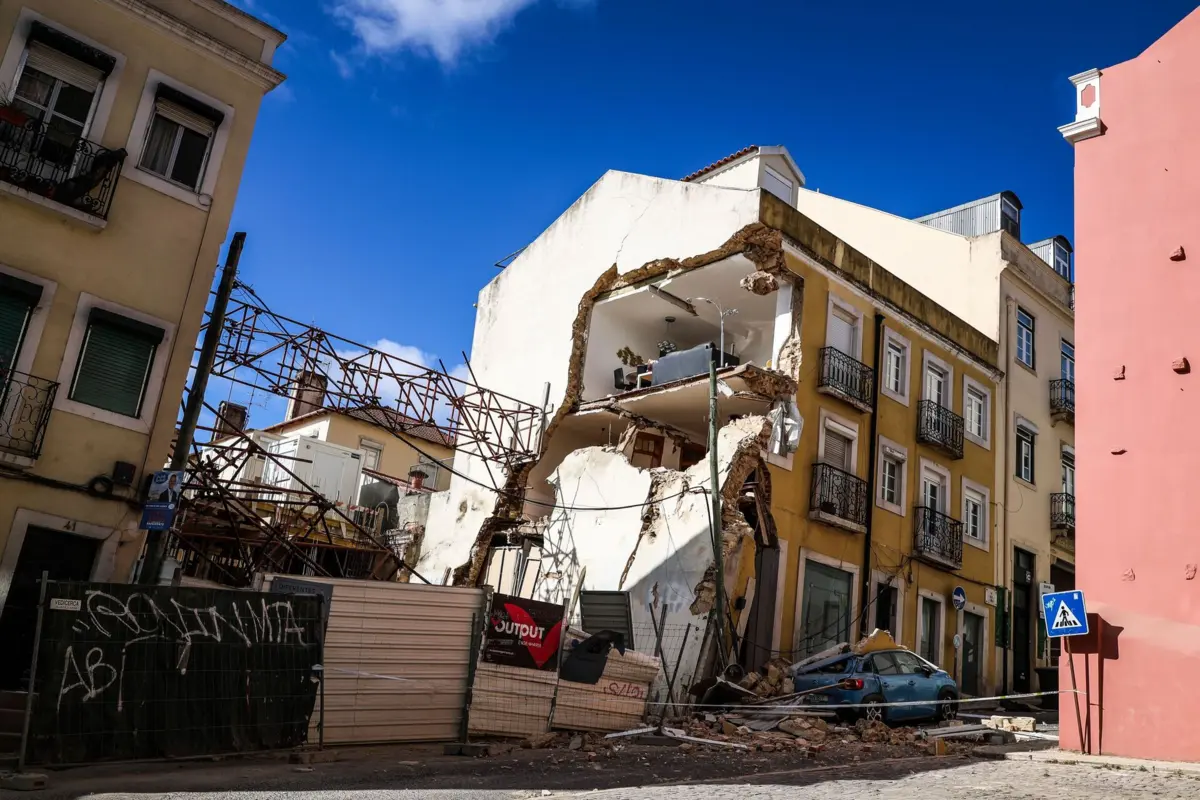 A queda da estrutura não causou vítimas