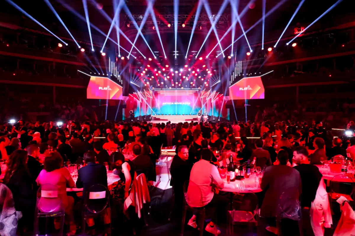 A gala desta noite volta a contar com a apresentação de Filomena Cautela e Inês Lopes Gonçalves, e será transmitida em direto na RTP1 e plataformas, a partir das 21 horas