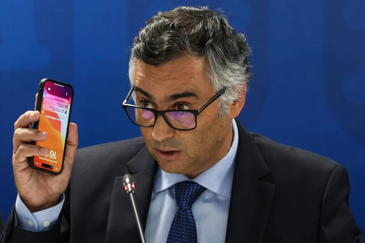 "Estou sempre disponível para falar com os reitores", disse Fernando Alexandre