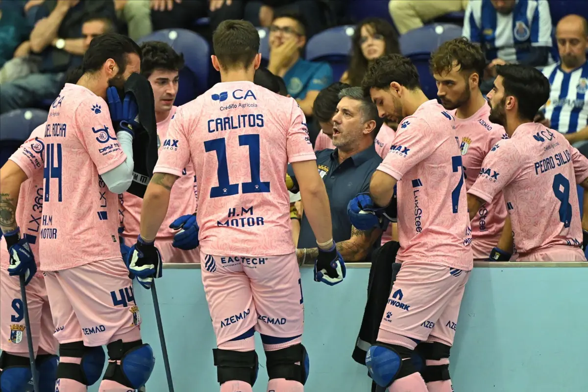 Rui Neto a falar com a sua equipa