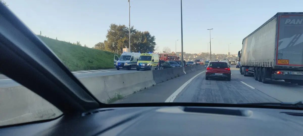 Imagem de contexto do artigo Acidente faz um ferido e corta ponte do Freixo