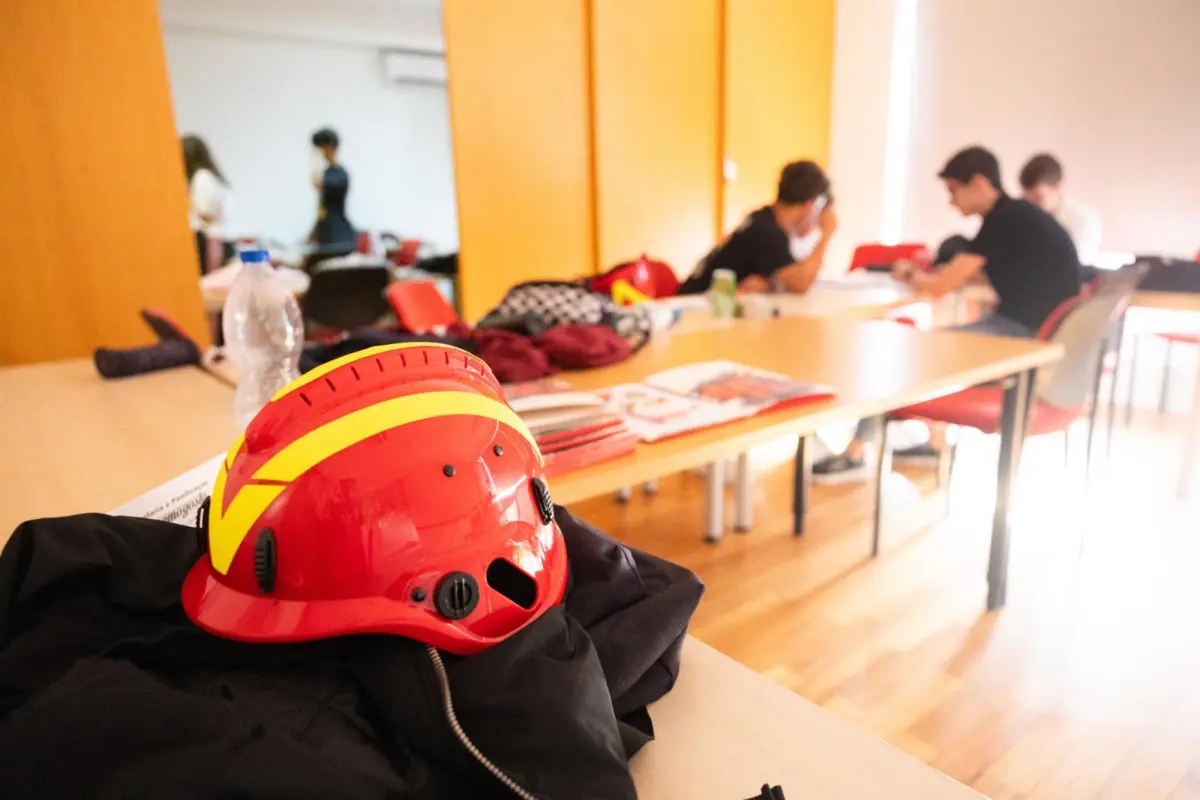 Alunos de Guimarães têm aulas no quartel dos Bombeiros de Guimarães