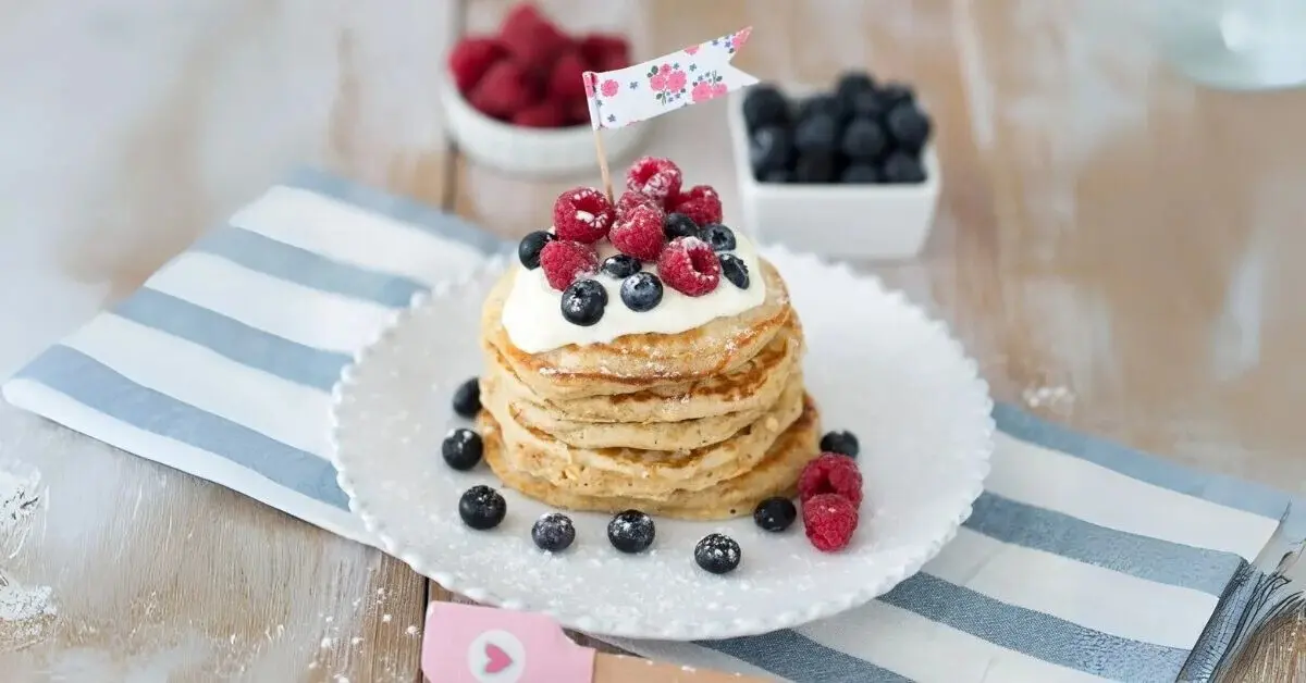 Imagem de contexto do artigo Sabes fazer panquecas? Estas são de aveia e frutos vermelhos