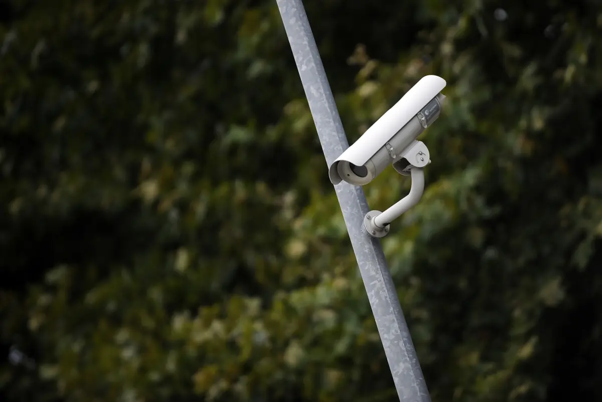 As câmaras de videovigilância terão identificado o homem