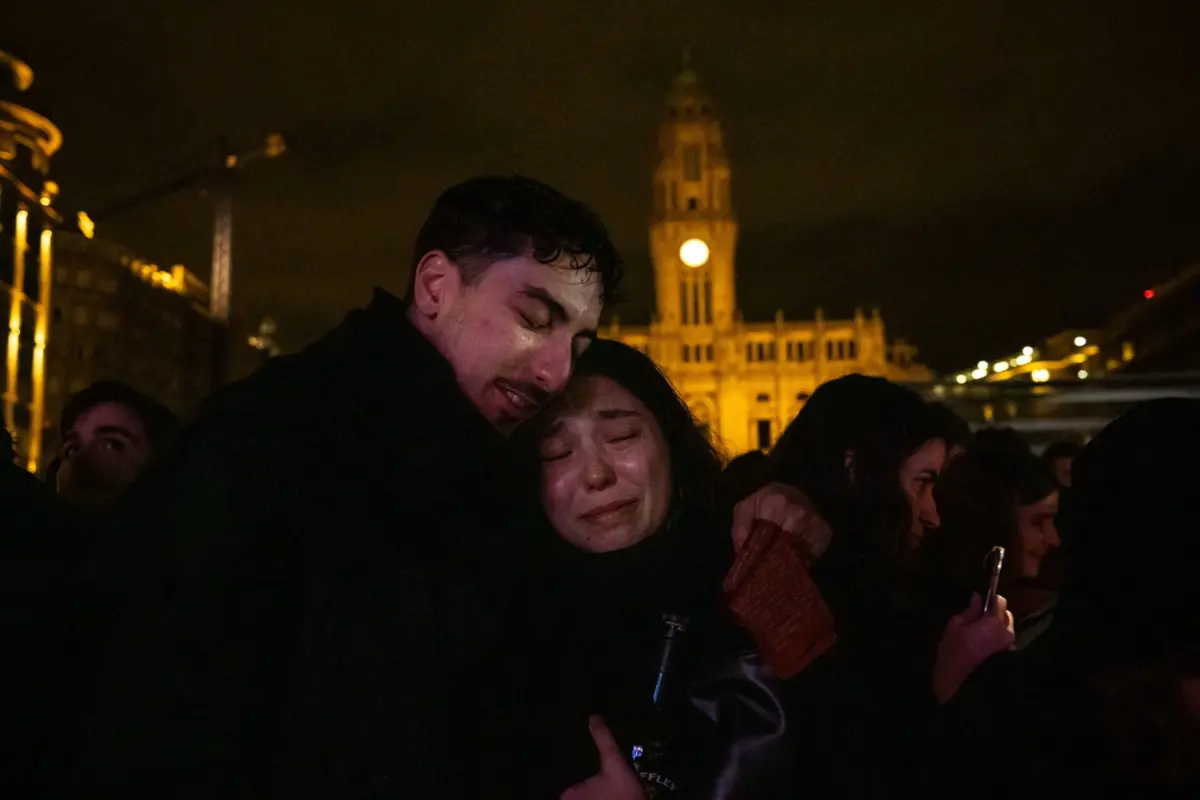 Imagem de contexto do artigo Lágrimas e guarda-chuvas: milhares de estudantes na Monumental Serenata do Porto