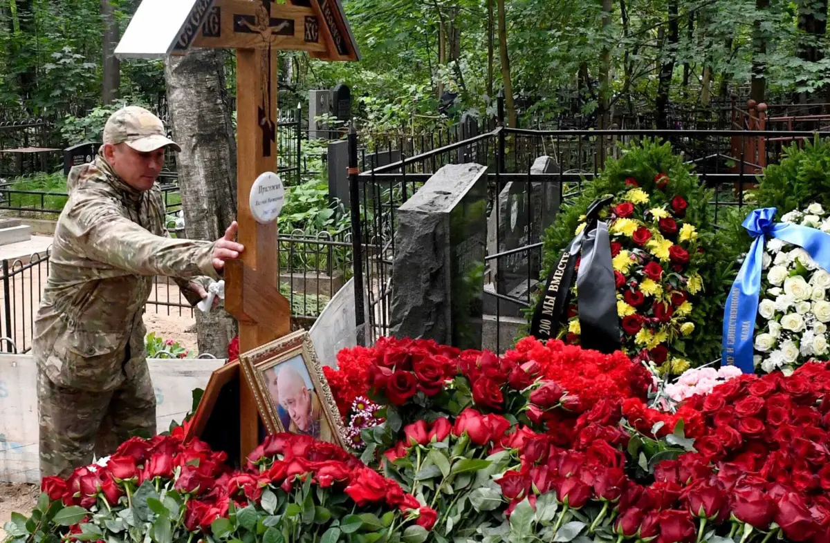 Funeral de Yevgeny Prigozhin realizou-se em São Petersburgo