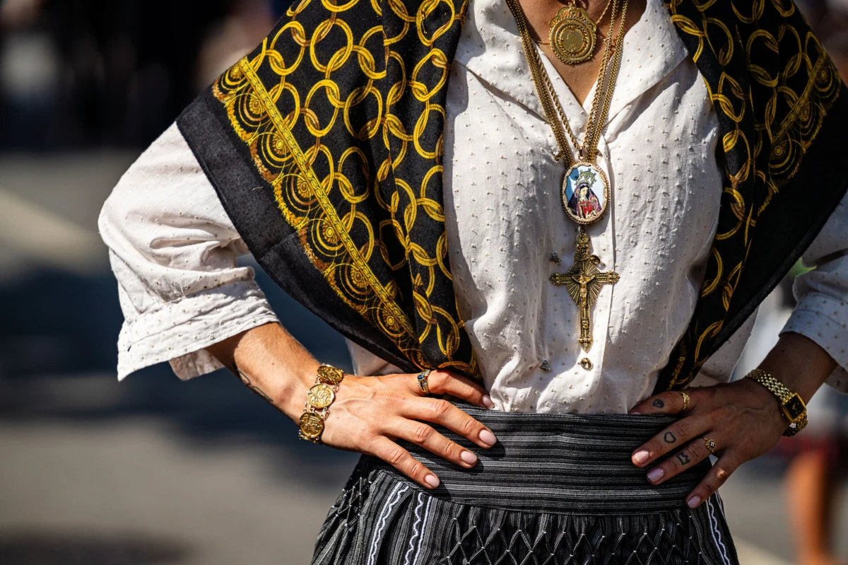 A "nova santa" tem cerca de 1,60 metros e pesa 25 quilos