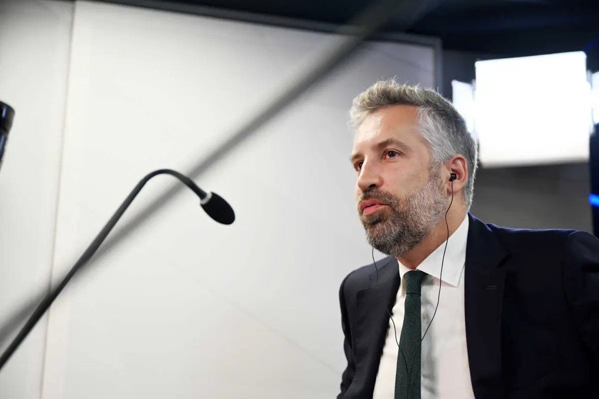 De acordo com Pedro Nuno, é Montenegro "que mantém a senhora ministra"