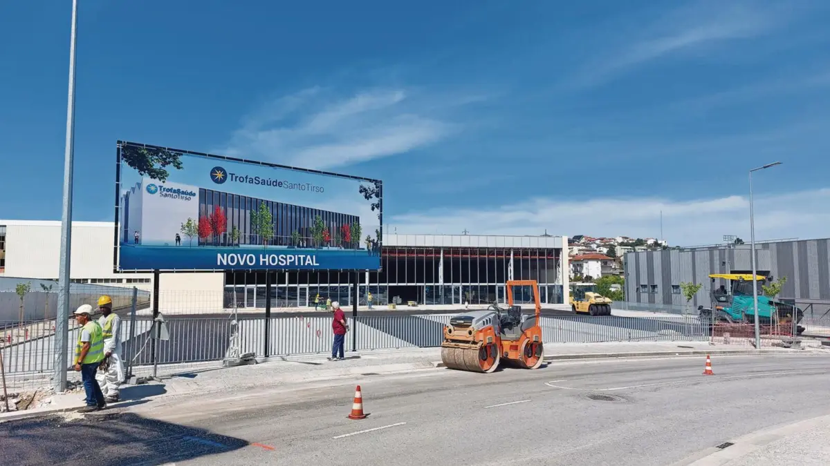 Nova unidade do grupo Trofa Saúde, em construção, ficará no centro de Santo Tirso, junto ao Arco Retail Park e ao Mercadona