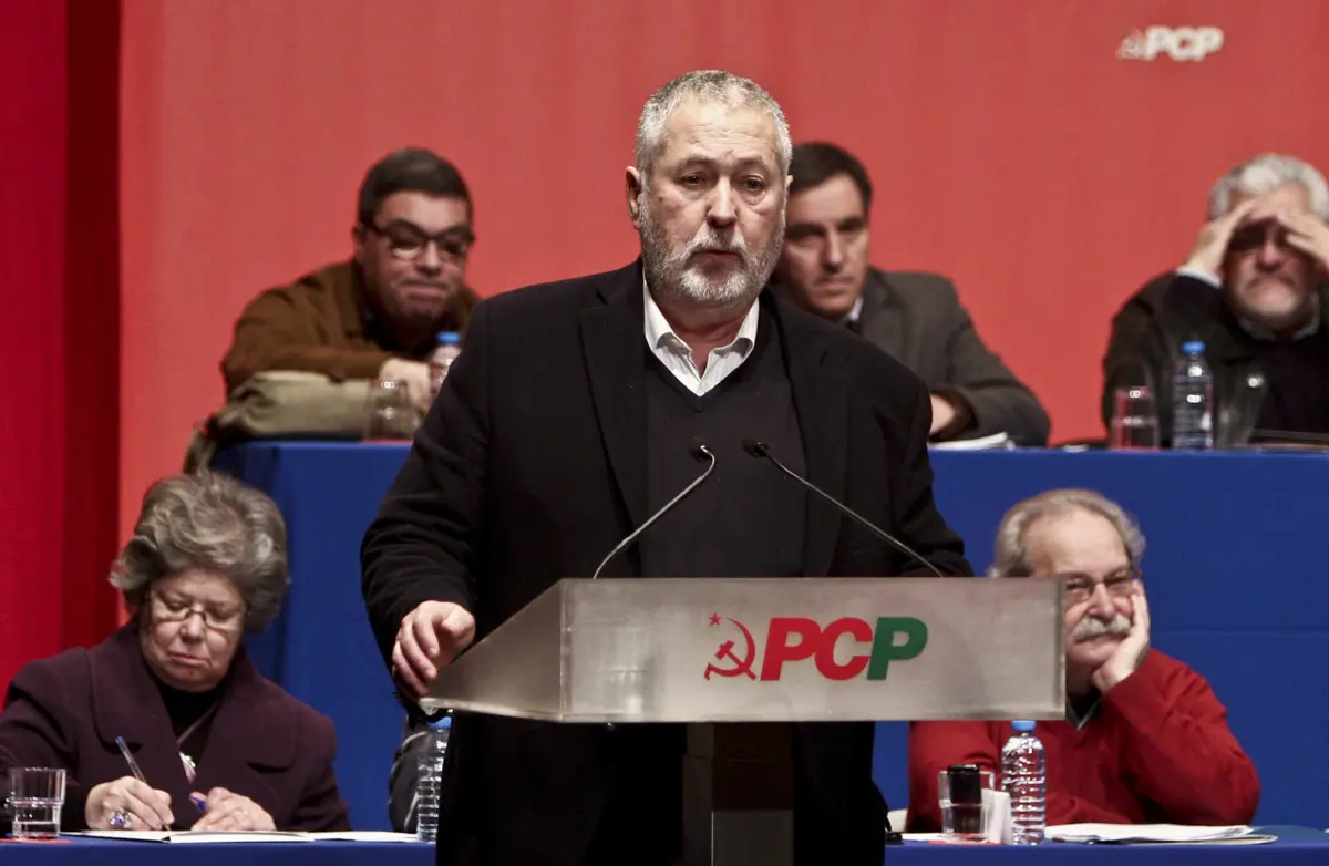 Imagem de contexto do artigo Agostinho Lopes ataca comunicação social sectária e inculta, PSD, PS, UE e euro