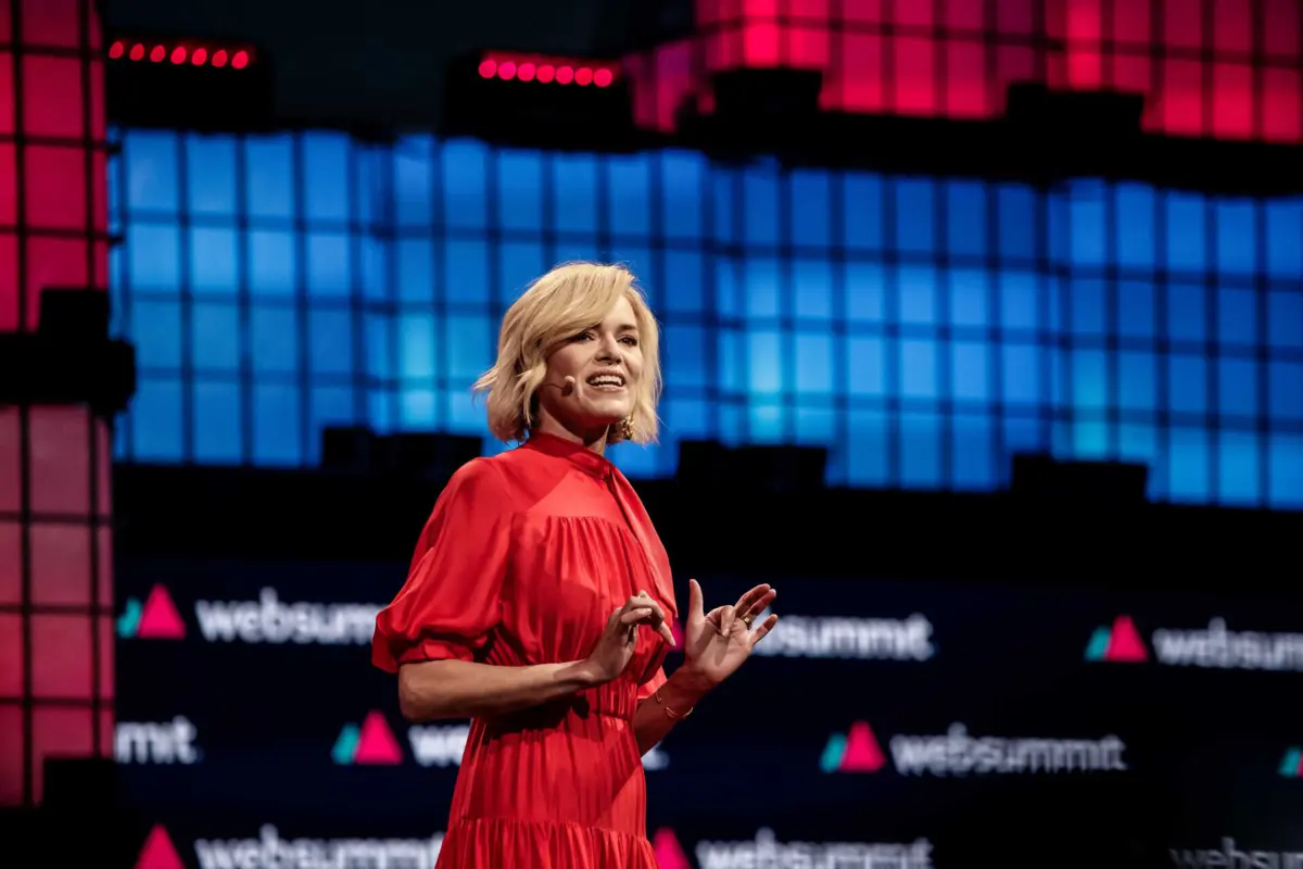 Katherine Maher sucedeu, em outubro, a Paddy Cosgrave, que se demitiu da liderança em 21 de outubro