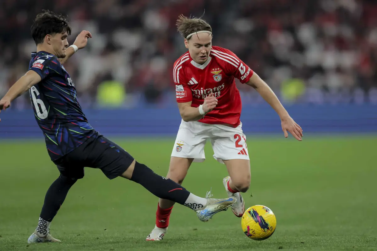 O extremo encarnado conta com uma internacionalização pela seleção nórdica