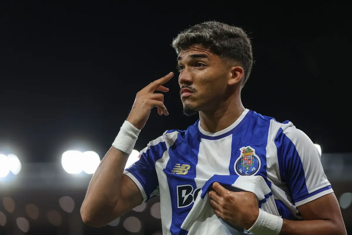 Extremo brasileiro do F. C. Porto vai ser titular