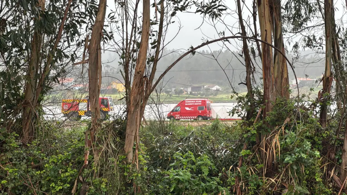 Carro do casal foi encontrado submerso