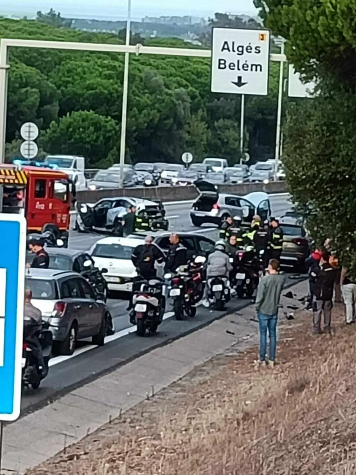 Três feridos foram transportados para o Hospital São Francisco Xavier