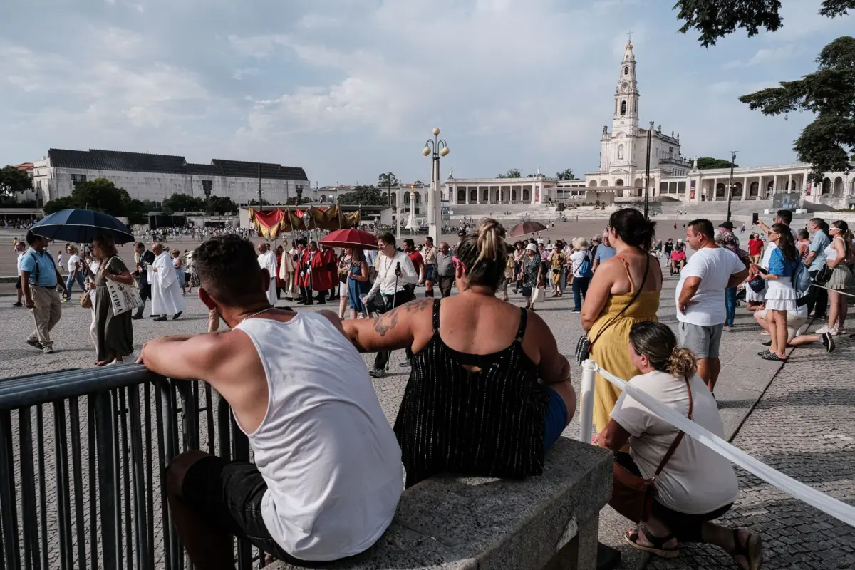 Fátima, Ourém, 12/08/2025 - Milhares de peregrinos regressam a Fátima para celebrar a Peregrinação de 12 e 13 de Agosto, este ano presidida pelo arcebispo-emérito de Urgel e ex-coprincípe de Andorra, D. Juan-Enric Vives i Sicília.
A peregrinação deste mês tem a particularidade de integrar a Peregrinação Nacional do Migrante e do Refugiado.
(Nuno Brites)