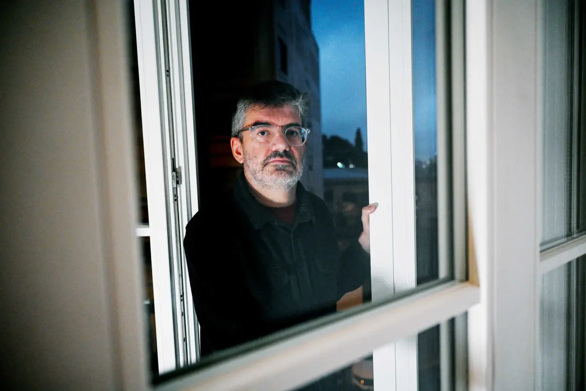 Sérgio Morais instalou janelas duplas na sua casa de Alvalade, onde mora há oito anos