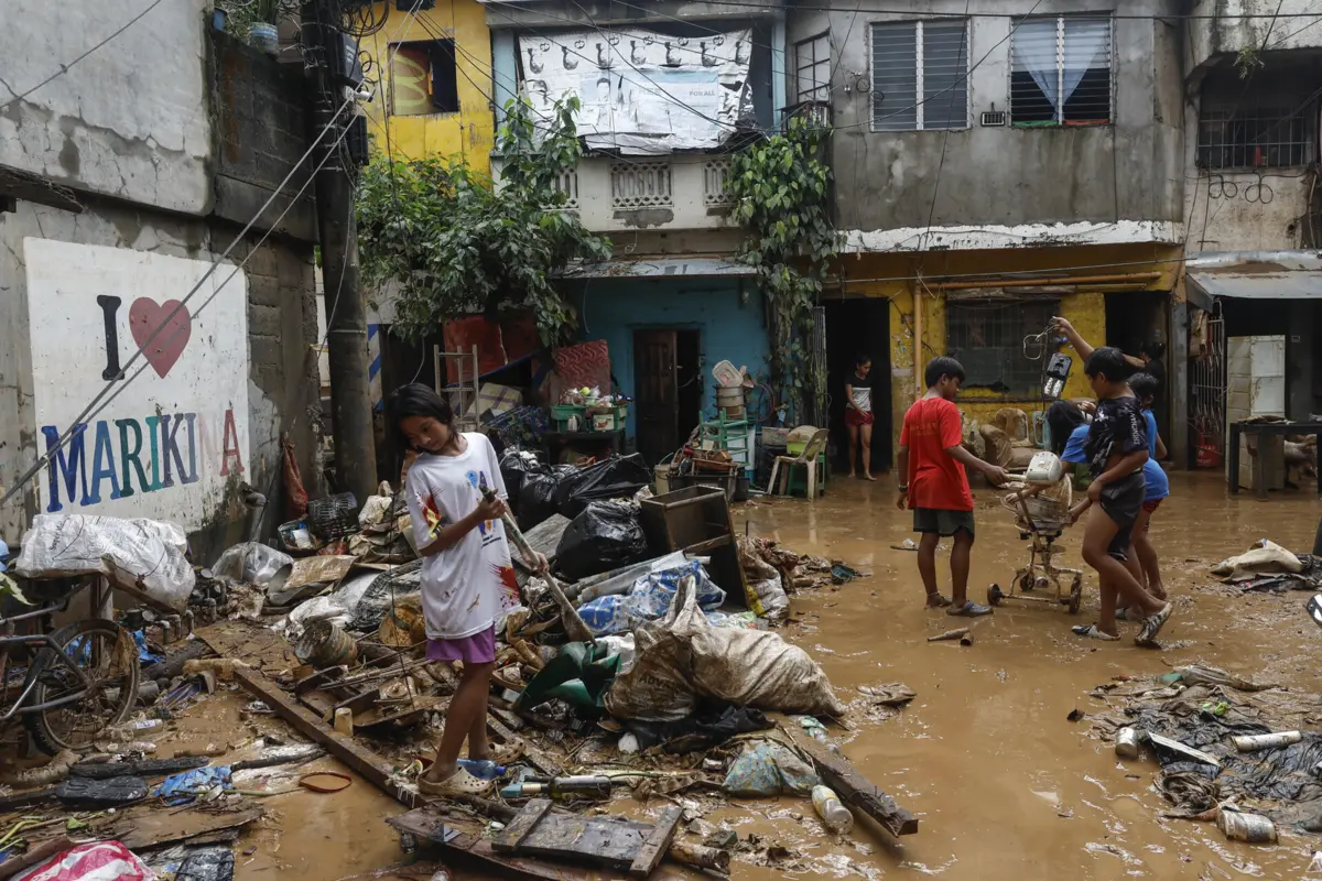 Tufão causou inundações e deslizamentos de terra em Manila