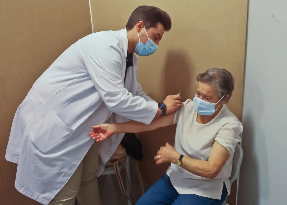 Há muita informação anti-vacinação contra a covid a circular na internet