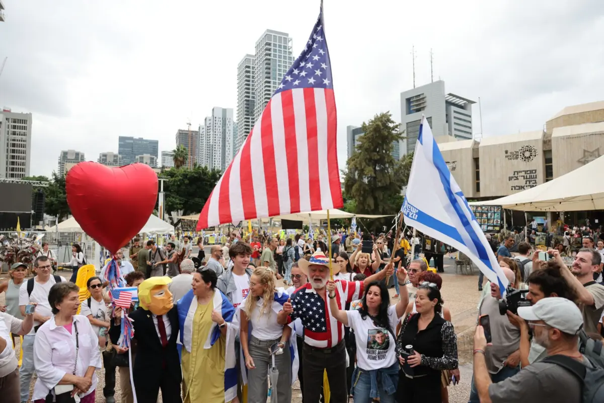 Milhares festejaram o acordo de paz na "Praça dos Reféns" em Telavive