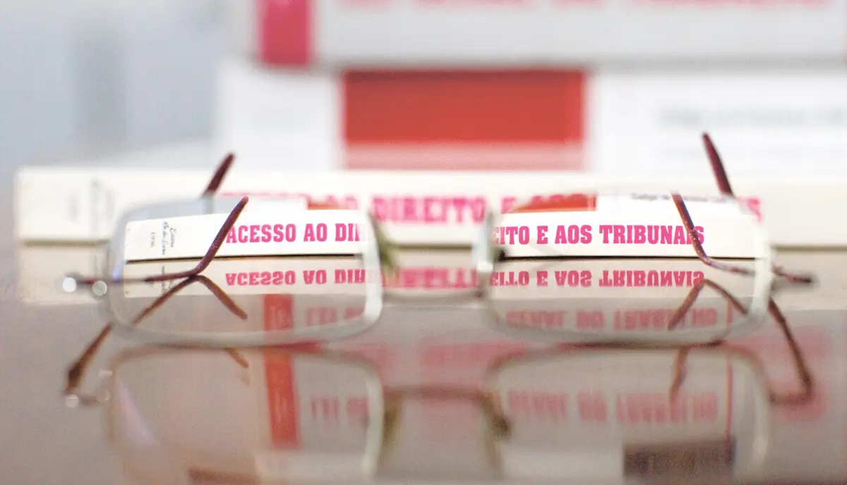 Carência económica é critério para aceder ao benefício jurídico