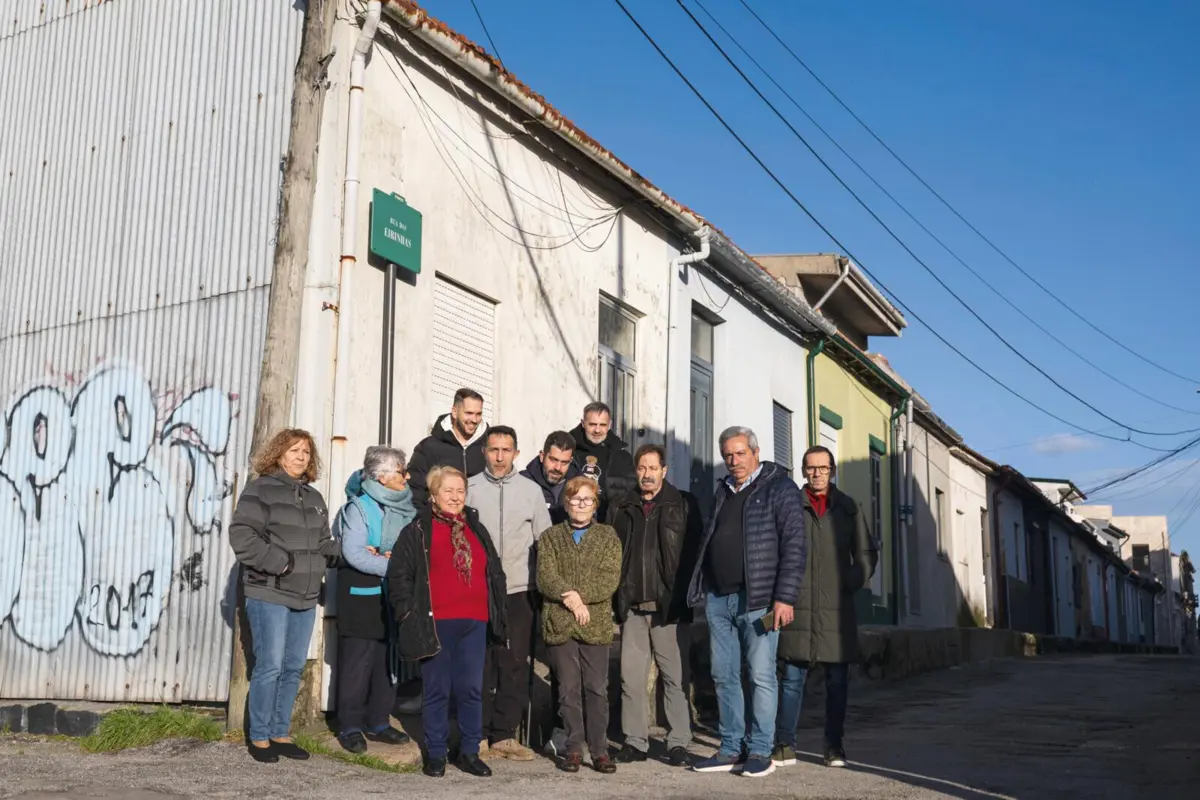Moradores das casas da Eirinhas temem pelo futuro, receando uma ação de despejo