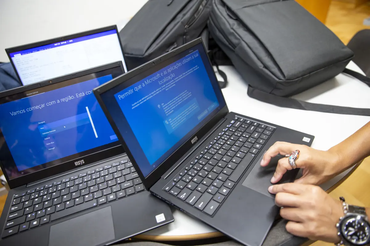 Segundo os diretores das escolas, há mais de 45 mil aparelhos informáticos com avarias