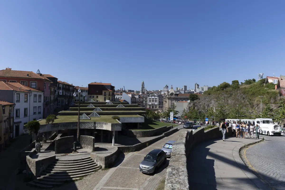 Mercado S. Sebastião encontra-se fechado