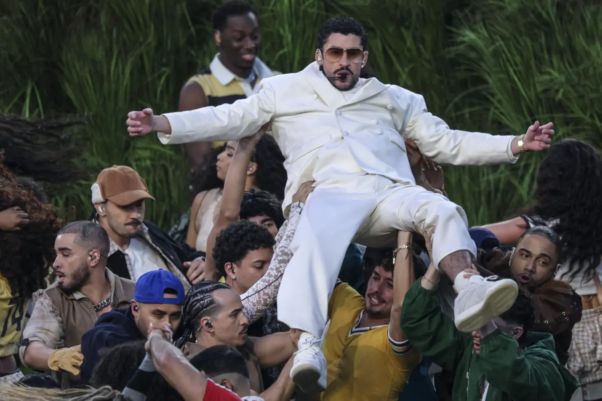 Super Bowl LX histórico com Bad Bunny: cultura porto-riquenha, casamento ao vivo e Grammy nas mãos de um jovem ator