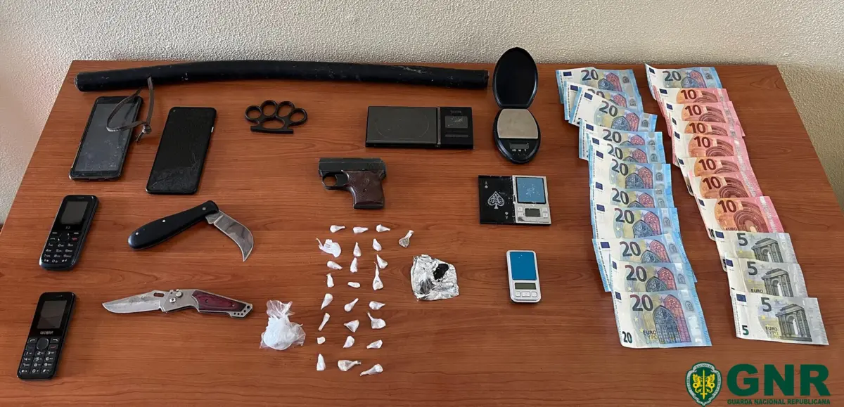 GNR deteve traficante e apreendeu droga, dinheiro e armas