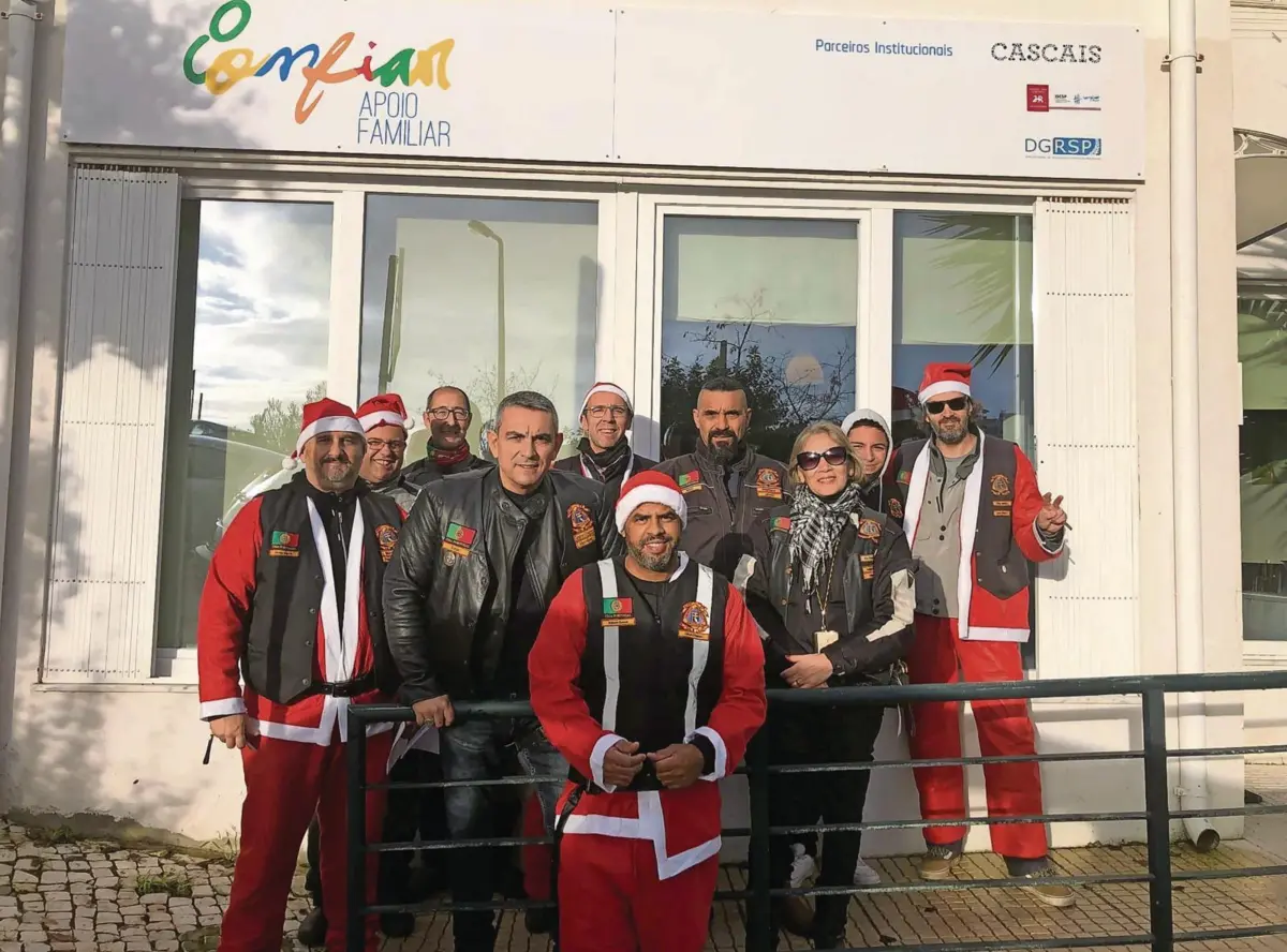 Motards recolhem presentes e cartas na associação "Confiar"