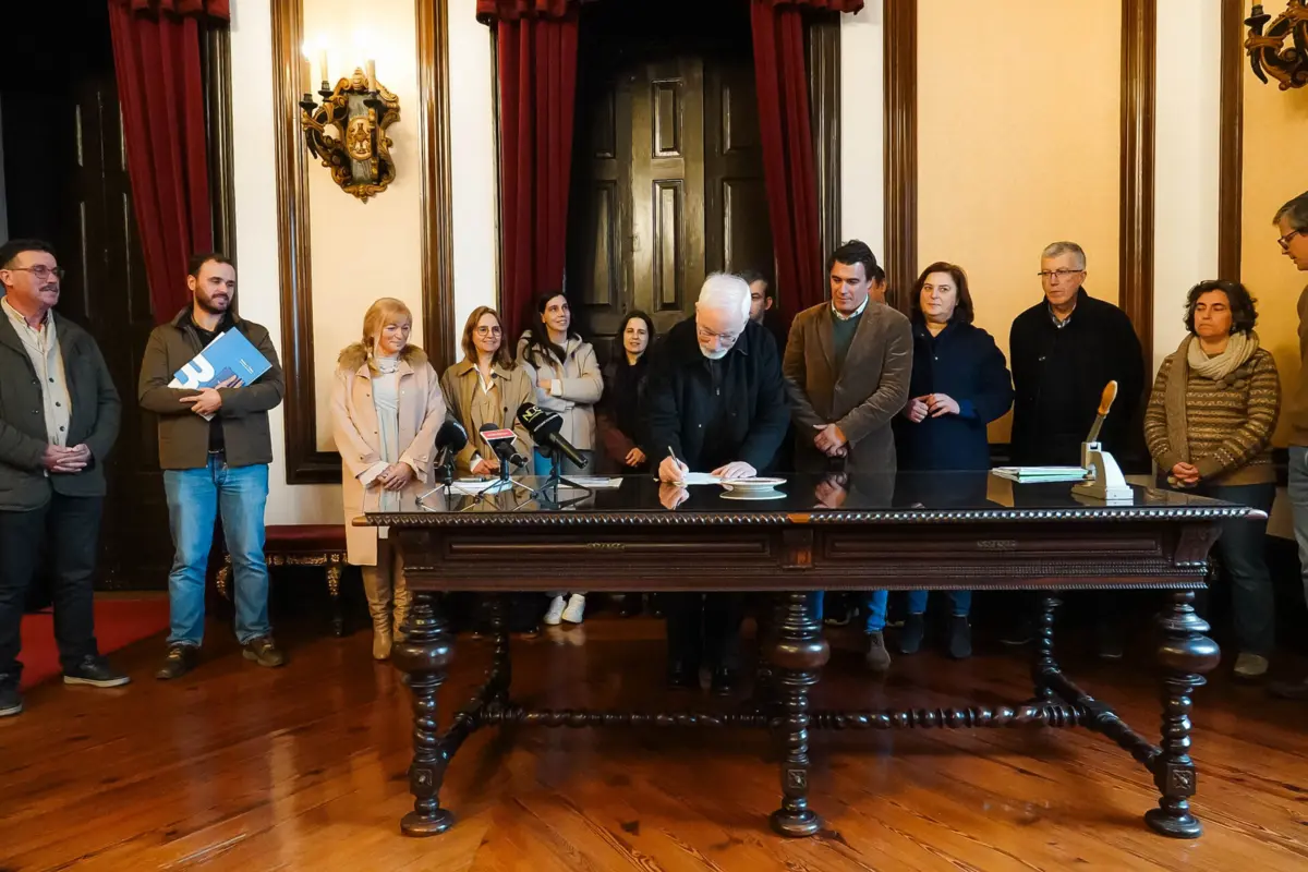A obra de reabilitação do terminal foi consignada, esta segunda-feira, pelo presidente da Câmara de Coimbra.