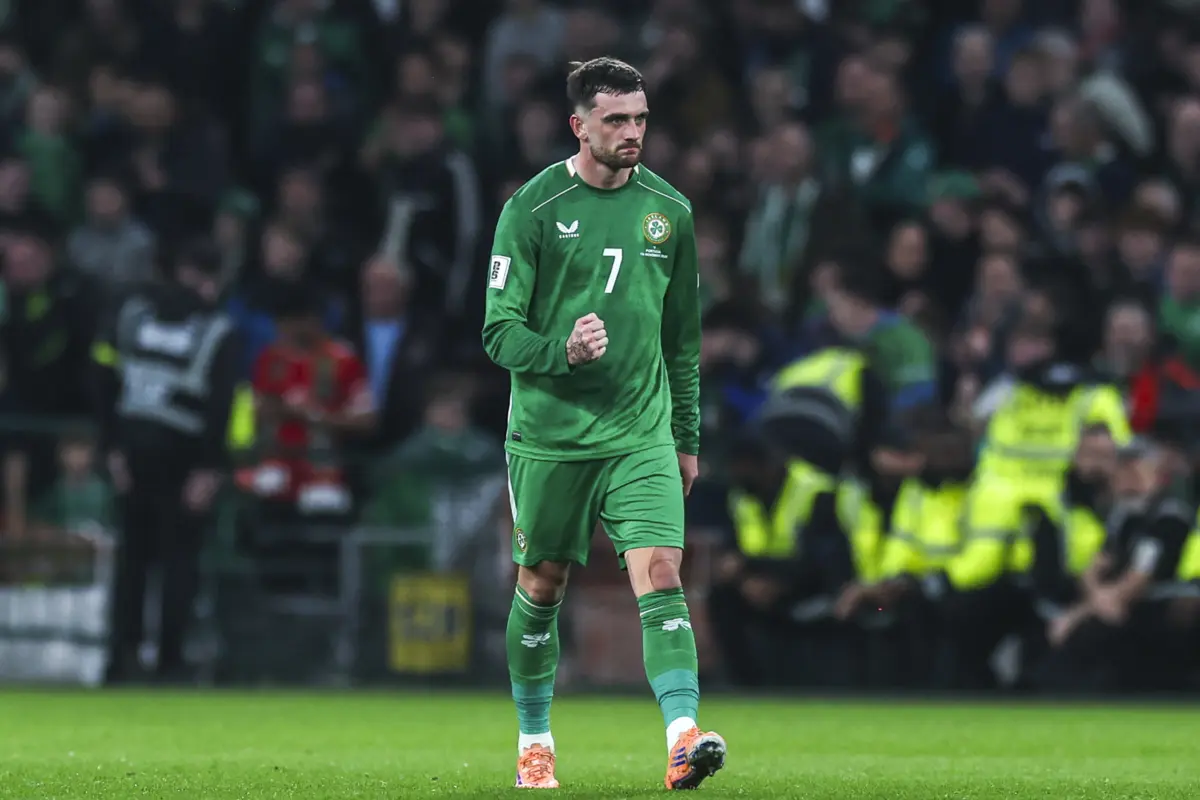 Troy Parrot marcou cinco golos nos últimos dois jogos e foi decisivo para a Irlanda garantir uma vaga no playoff