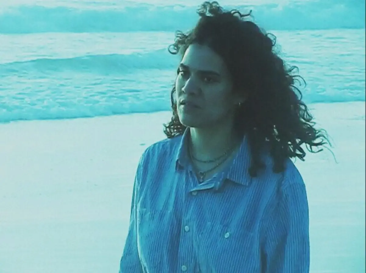 Novo trabalho consolida veia indie-rock da artista