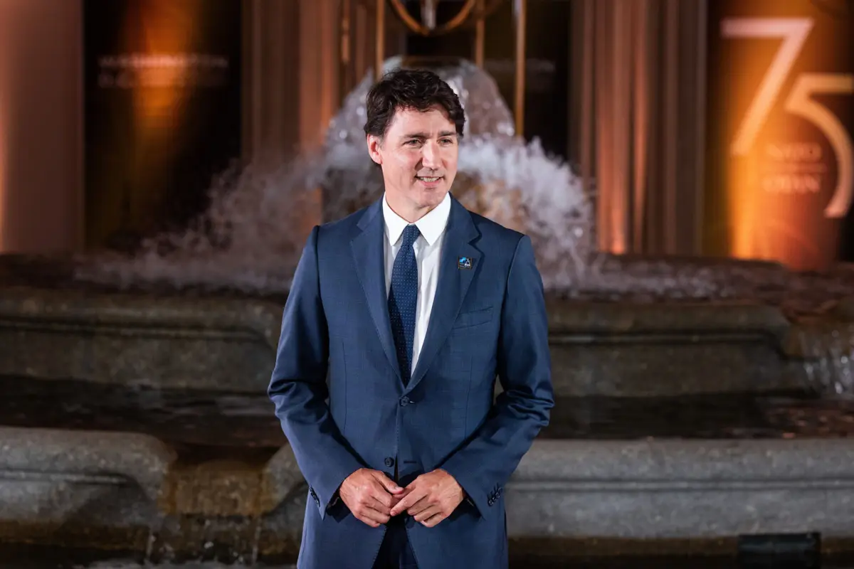 O primeiro-ministro canadiano anunciou hoje a sua demissão, indicando que se manterá no cargo até que o seu partido escolha um sucessor