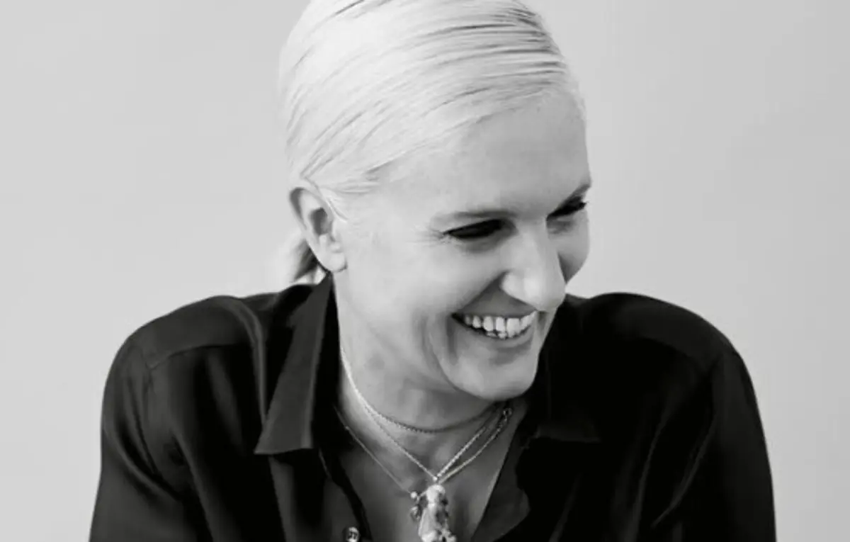 Designer criativa sai da marca ao fim de nove anos deixando um legado feminista na Dior