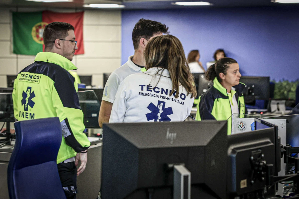 Após um período de formação, técnicos começam a trabalhar no centro de orientação de doentes urgentes do INEM