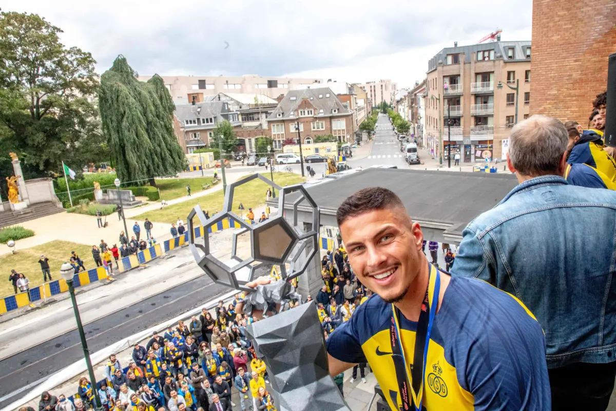 Ivanovic é um dos alvos do Benfica