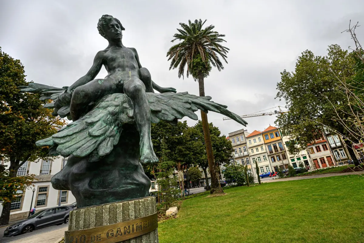 Objetivo da empreitada foi tornar o jardim "mais atrativo, acessível e funcional", explica a autarquia