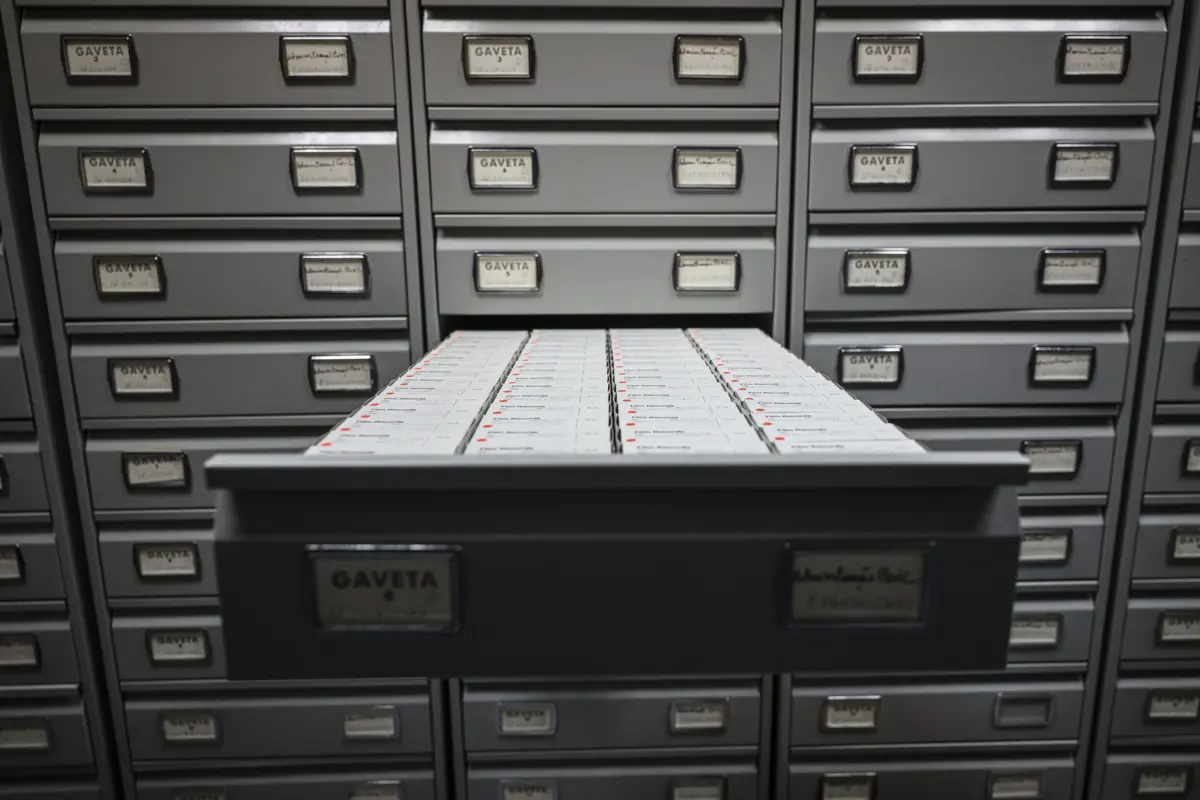 O facto de as pessoas serem credenciadas não significa que tenham acesso à matéria sensível