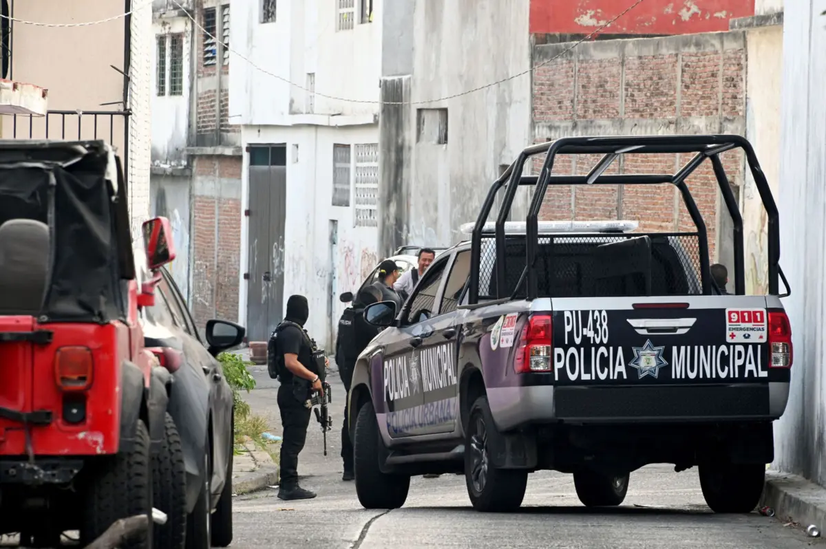 A rivalidade entre os grupos tem resultado em confrontos armados, ataques a estabelecimentos comerciais e uma onda crescente de desaparecimentos e execuções